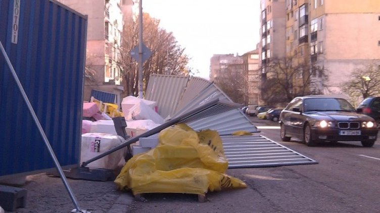 Силен вятър в Русе &ndash; поривите достигнаха 34 м/сек.