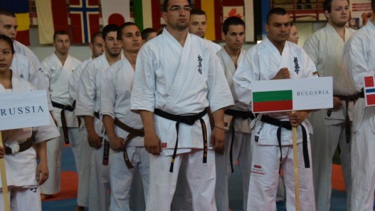 Отборът ни по карате киокушин замина за европейското в Холандия