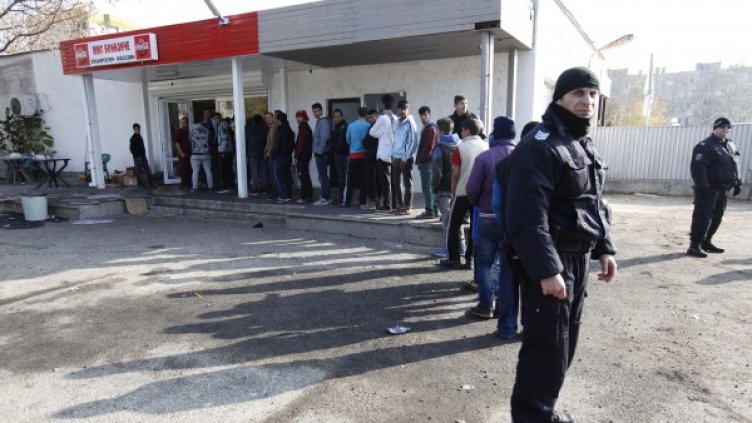 След бунта вчера, днес &ndash; огромна опашка пред "Мис Бонбонче"