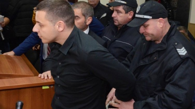 Пияният Любомир, убил трима на пътя, влиза в ареста