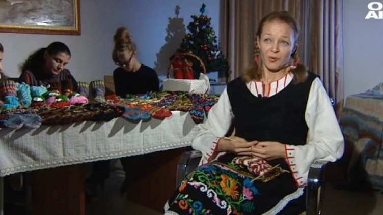 Бабини плетки за бездомници! Запознайте се с Росица Бакалова