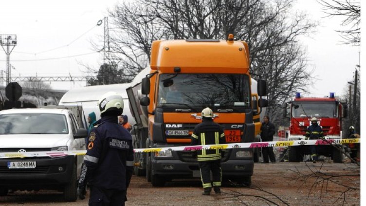 Възстановяването: Пожарникари разчистват Хитрино 