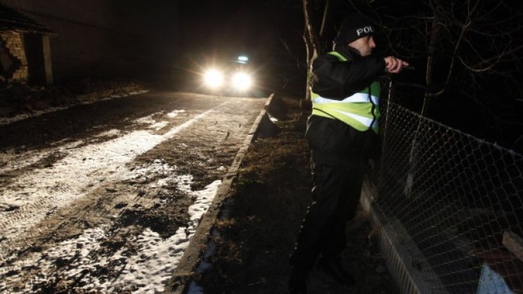 Нощен патрул в Хитрино. Снимка: Олег Попов, Dnes.bg