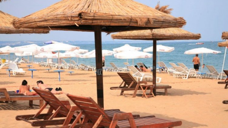 Сянката поевтинява! До 8 лв. за чадър и шезлонг