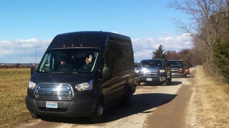 Руснаците бяха съпроводени от конвой. Снимка: Reuters