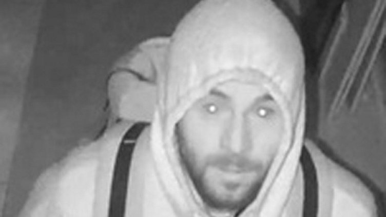 Един от обирджиите, отмъкнали бижута за 6 млн. долара. Снимка: Reuters