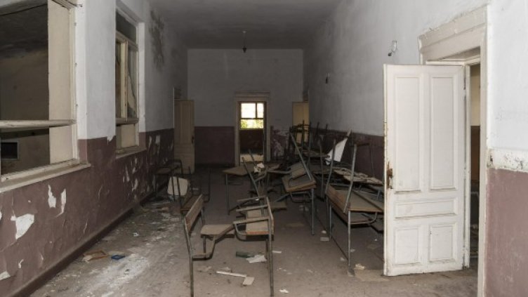 Изоставеното училище в с. Голема Раковица. Архив: Булфото