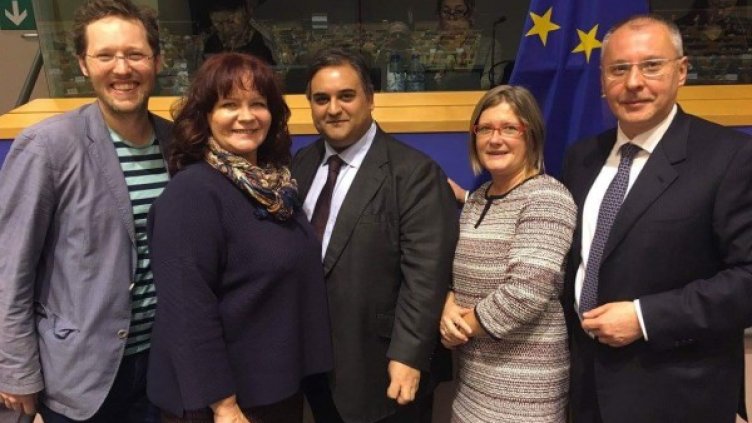 С председателя на комисията Клод Мораес (С&Д, Великобритания) и останалите трима зам.-председатели –   Кинга Гал (ЕНП, Унгария), Ян Олбрехт (Зелени, Германия), Барбара Кудрицка (ЕНП, Полша).