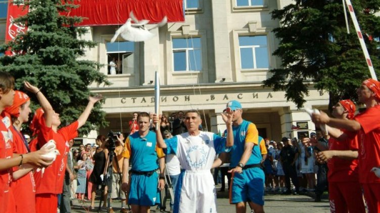 Моката с олимпийския огън през 2004 г. Снимка: Булфото