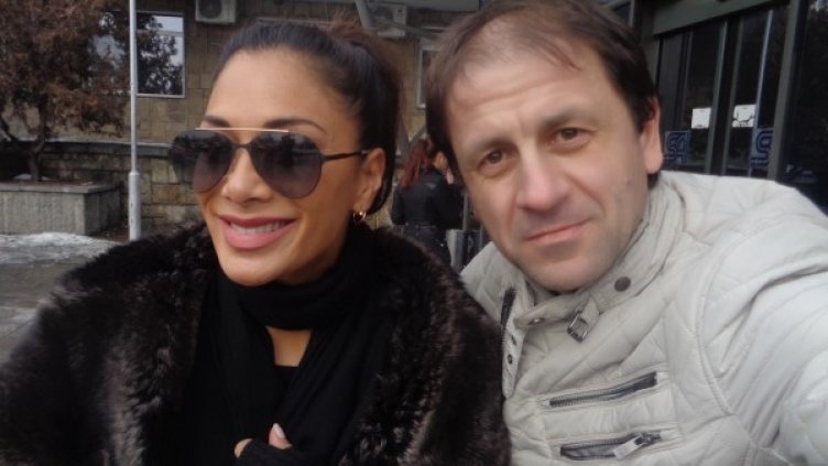 Ловци на автографи успяха да се щракнат с Никол. Кадър: Bulgaria ON AIR