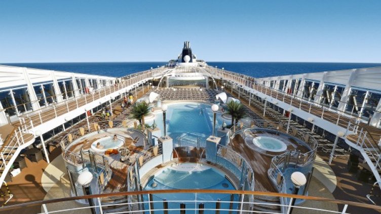 Нека 2017 започне с круиз между Африка и Европа