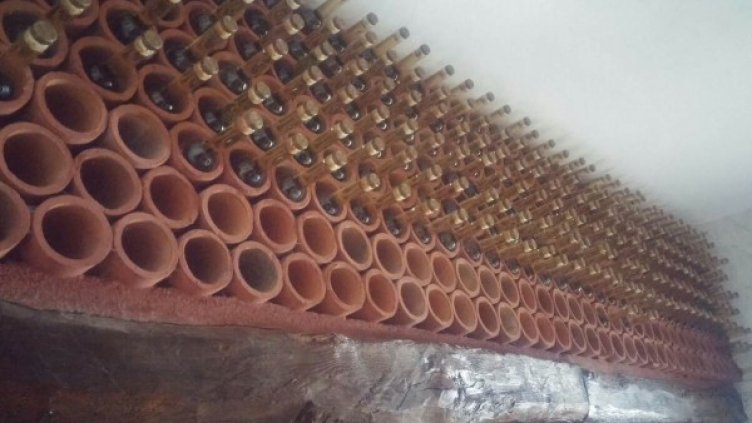 Наздраве! Откриха 1500 л ракия в Троянския манастир