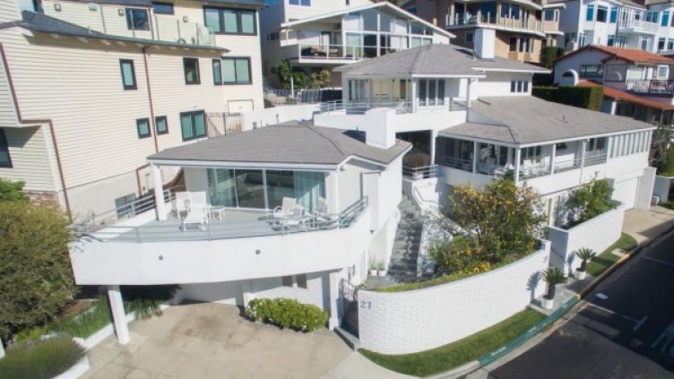 Имотът разполага с пет спални и седем бани. Снимка: Villa Real Estate