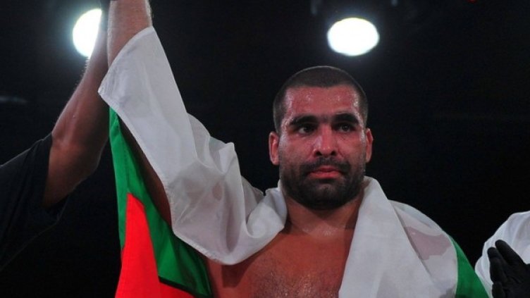 Багата отнесе скоростно Дивака &ndash; ММА шоу за минута и 40