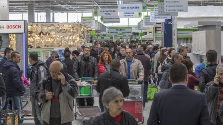 Изцяло обновеният "Практикер" в град Бургас отвори врати