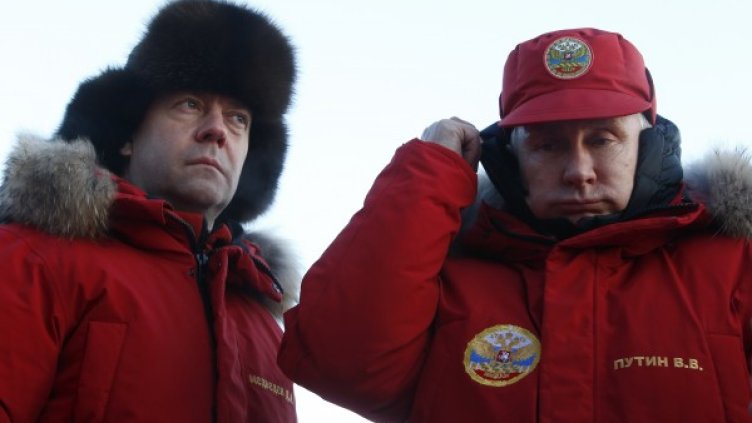 Дмитрий Медведев и Владимир Путин. Снимка: Reuters