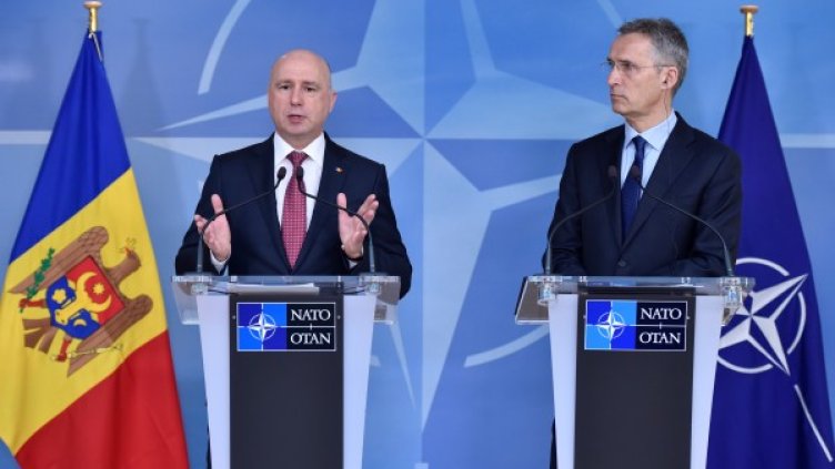 Павел Филип и Йенс Столтенберг. Снимка: Reuters