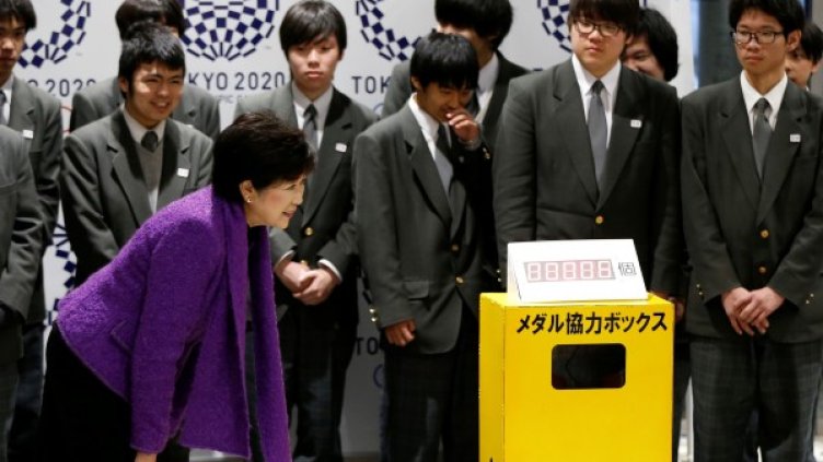 В подобни кутии ще могат да бъдат дарявани старите телефони Снимка: Reuters