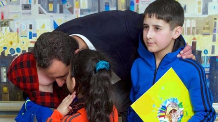 Башар Асад с децата си Снимка: Facebook
Aсма Асад с двете си по-малки деца Снимка: Camera Press