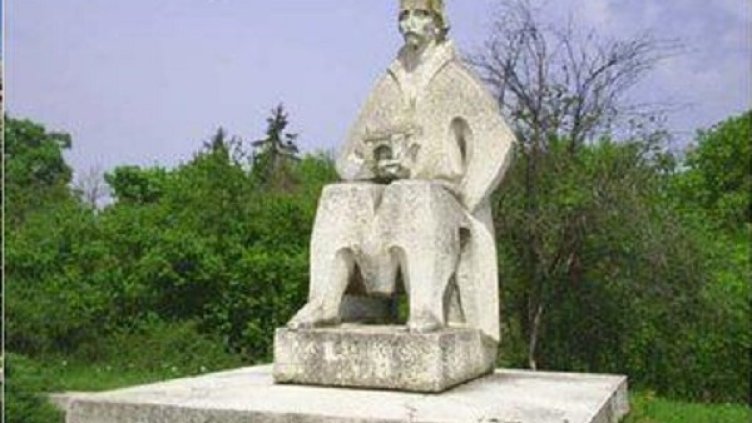 Паметникът на Колю Фичето край Бяла. Снимка: Facebook