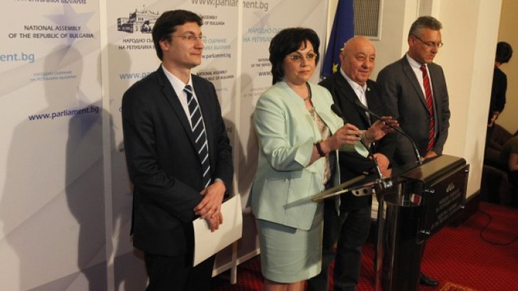Борисов оферира Нинова с шефския пост на парламента! Тя: Твърдо не!
