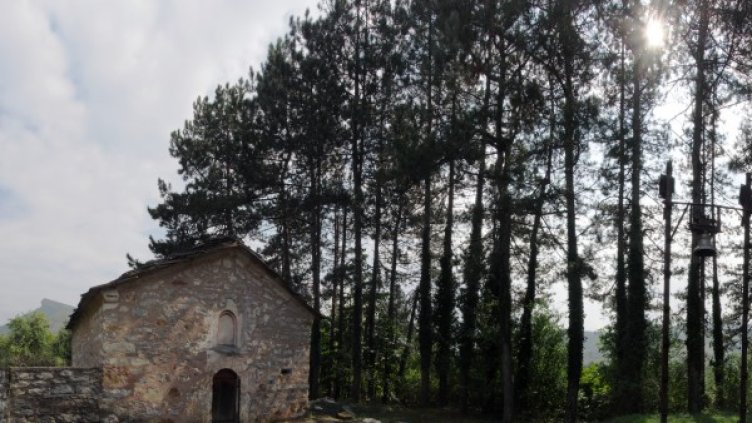 В селото се намира и най-старата църква в област Видин &ndash; храмът "Св. Йоан Кръстител"