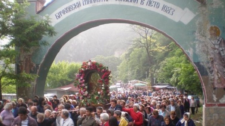 Традиция и мистерия &ndash; шествието с иконата от Бачковския манастир