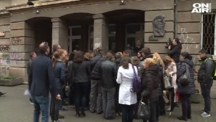 Нощи пред школото &ndash; родители записват децата си в І клас