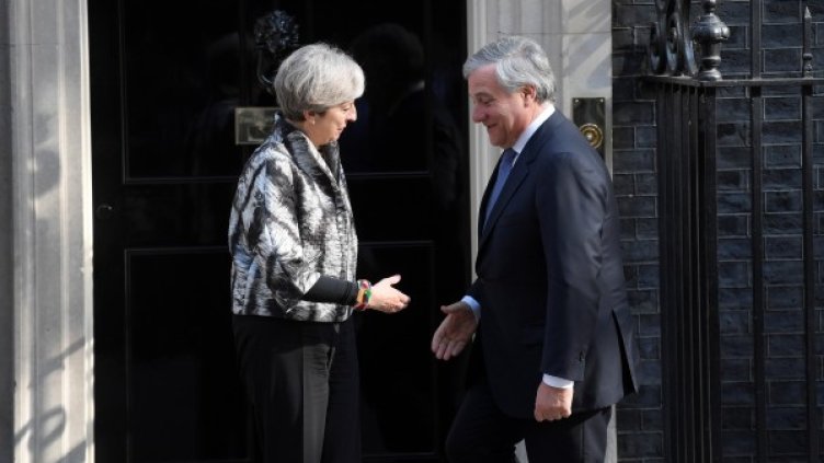 Тереза Мей и Антонио Таяни. Снимка: Reuters