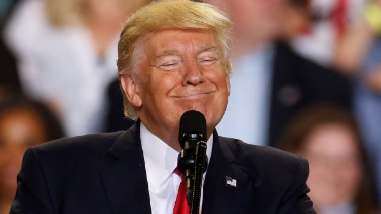 Вместо конфети &ndash; руски флагове... На митинг на Тръмп