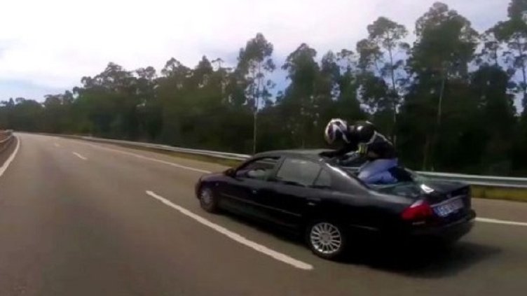 Роден с късмет: Моторист се удари в Honda, оцеля по чудо