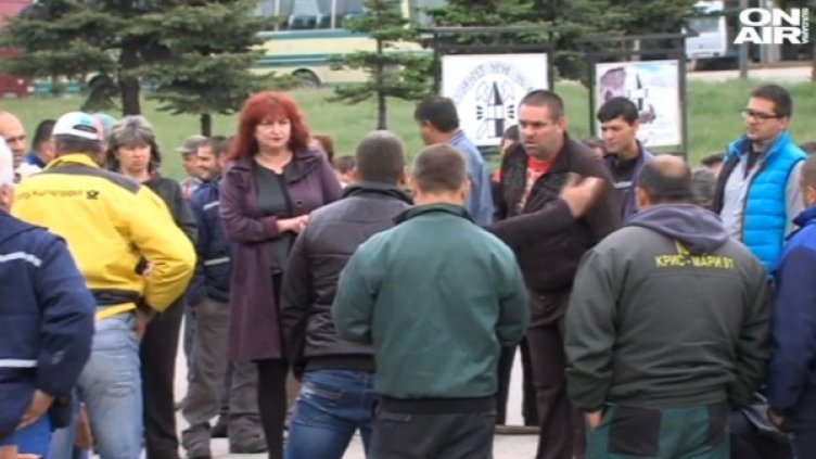 Миньори от Бобов дол протестират за заплати