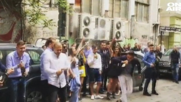 Чалга, алкохол и дълги цепки... Това ли са абитуриентите?