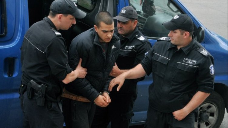  Шизофреникът Живко съжалява, ритнал жената заради "лош поглед"