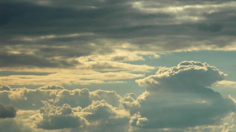 Времето утре: Слънце, облаци и лек дъждец