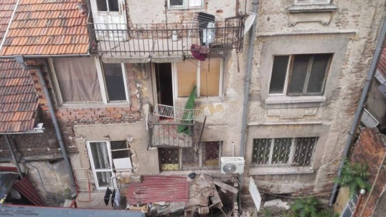 Падащи балкони в София: Убива ли тежестта на закона?