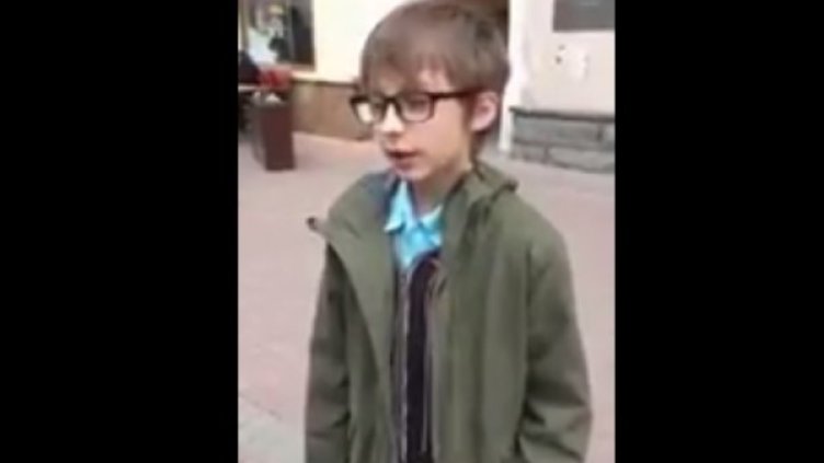 Русия настръхна! 10-годишно рецитира и... арест