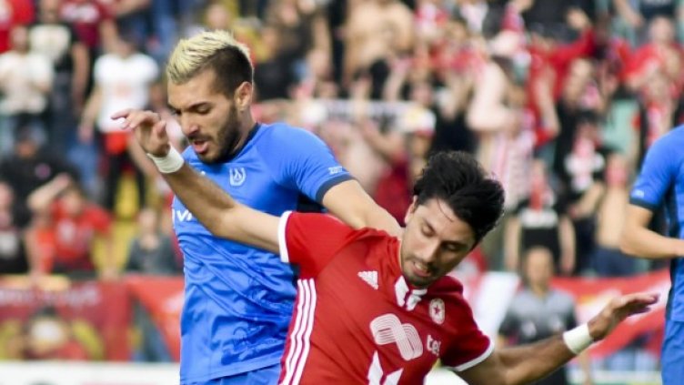 Бурабия се оказа любител на наргилето. Снимка: Булфото