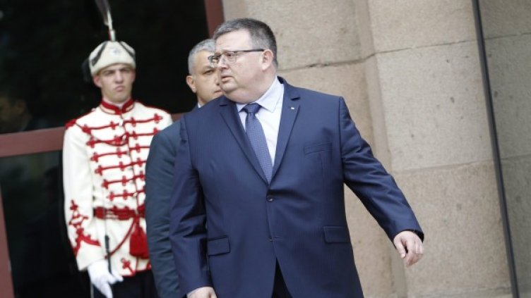 Цацаров не подкрепя Лозан Панов. А президентът?