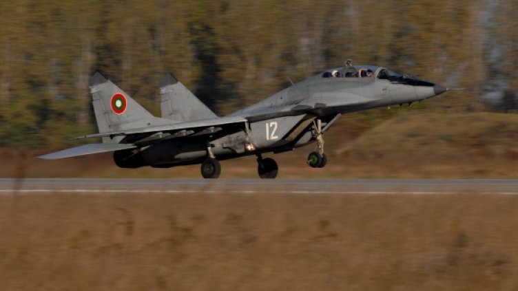 МиГ-29 - с това охраняваме сега небето ни. Снимка: архив, Булфото