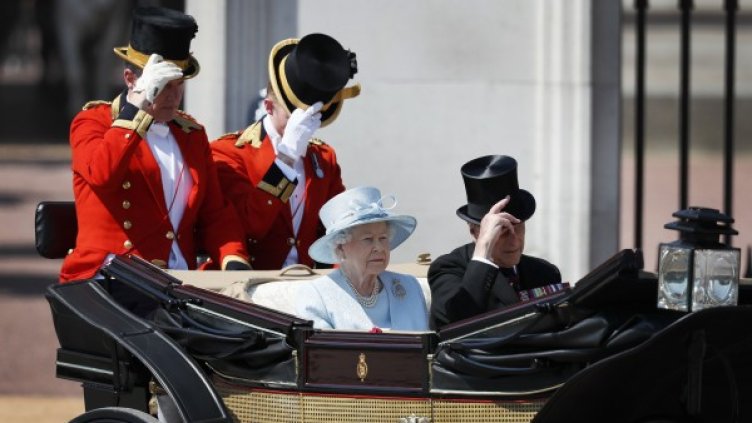 Елизабет ІІ почете жертвите на огнения ад в Лондон: Мрачно е!