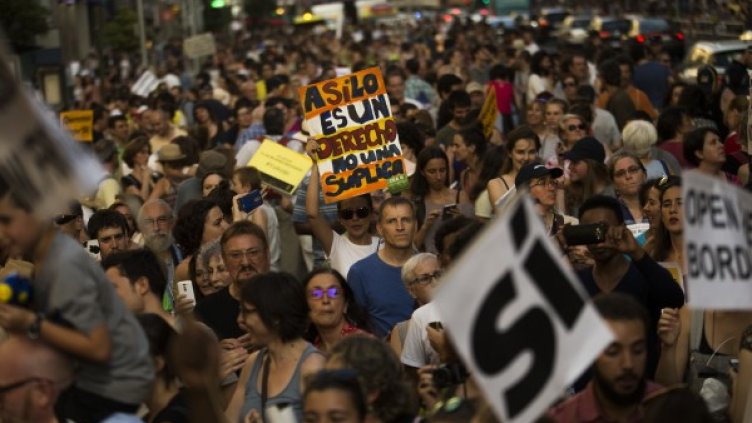 Протест в Мадрид: Настояват за прием на бежанци! 