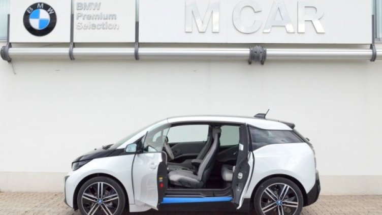 "Зелената" и иновативна серия BMW i паркира в "М Кар" Пловдив