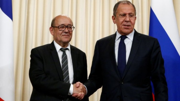 Жан-Ив льо Дриан и Сергей Лавров. Снимка: Reuters