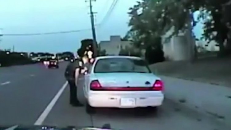 Година по-късно: Как US полицията убива чернокож?