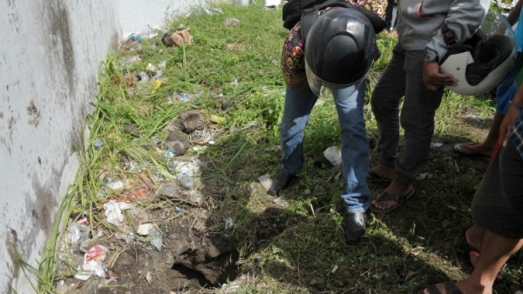 През тази дупка са успели да избягат затворниците Снимка: Reuters