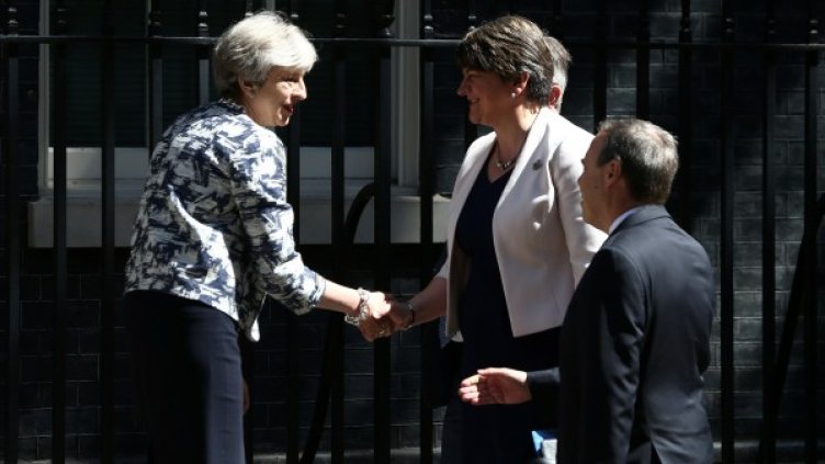 Тереза Мей и Арлин Фостър. Снимка: Reuters