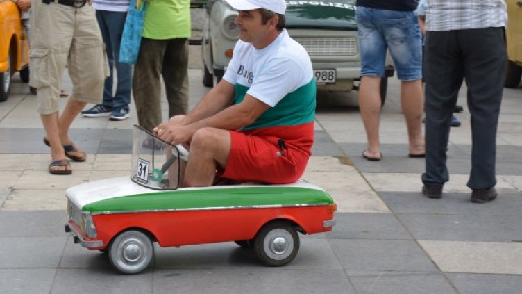 Най-шумен, най-тунингован: Трабант фест в Тетевен