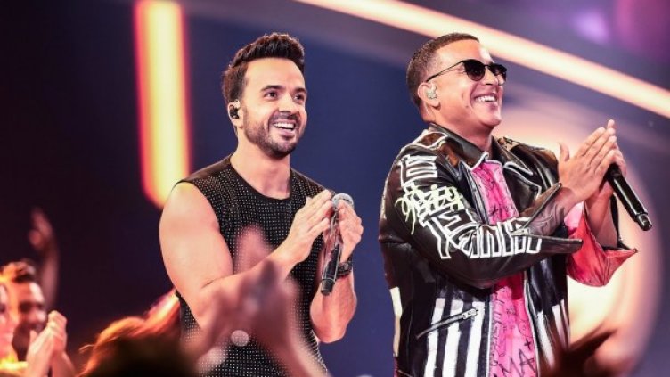 Luis Fonsi и Daddy Yankee на Billboard Latin Music Awards 2017. Източник: YouTube