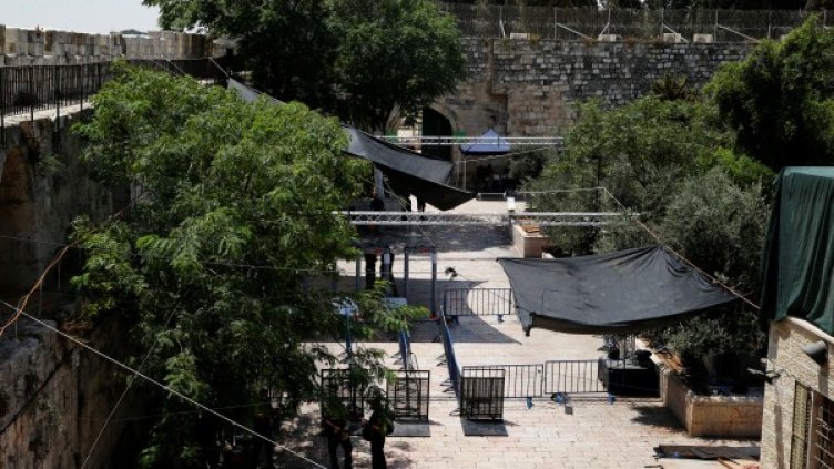 Загражденията, които предизвикаха напрежението. Снимка: Ройтерс